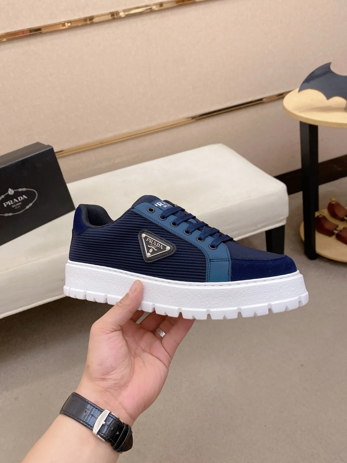 Men's men's shoes💰: 440💰[Prada～Prada] Trendy new styles are on the market. Same style as the official website. Counter quality. Original version. [Strong] [Strong] Imported selected first-layer cowhide. Comfortable and breathable sheepskin lining, fine workmanship, upper layer made of 100% pure cowhide, original last shape, comfortable on the feet, shoe sizes 38 to 44